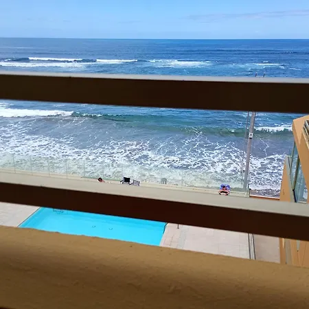 Paseo Canteras Y Piscina Apartment